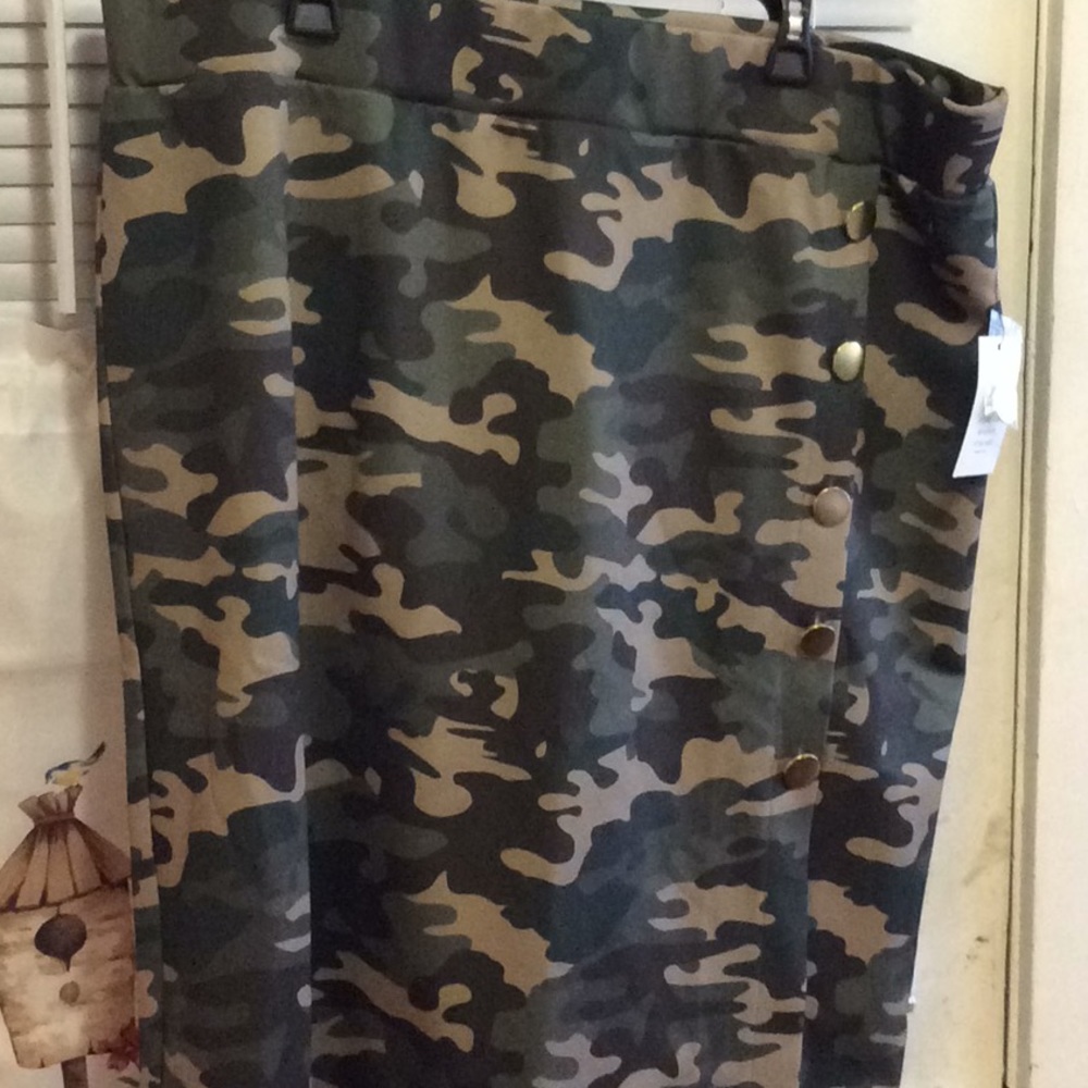Camo print Eloquii 22 skirt